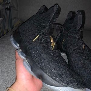 Lebron 15 Black/Metallic Gold